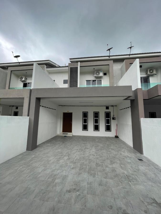 No 61 Nazirin Homestay Tmn Indah Raya 2 Manjung Lumut Extérieur photo