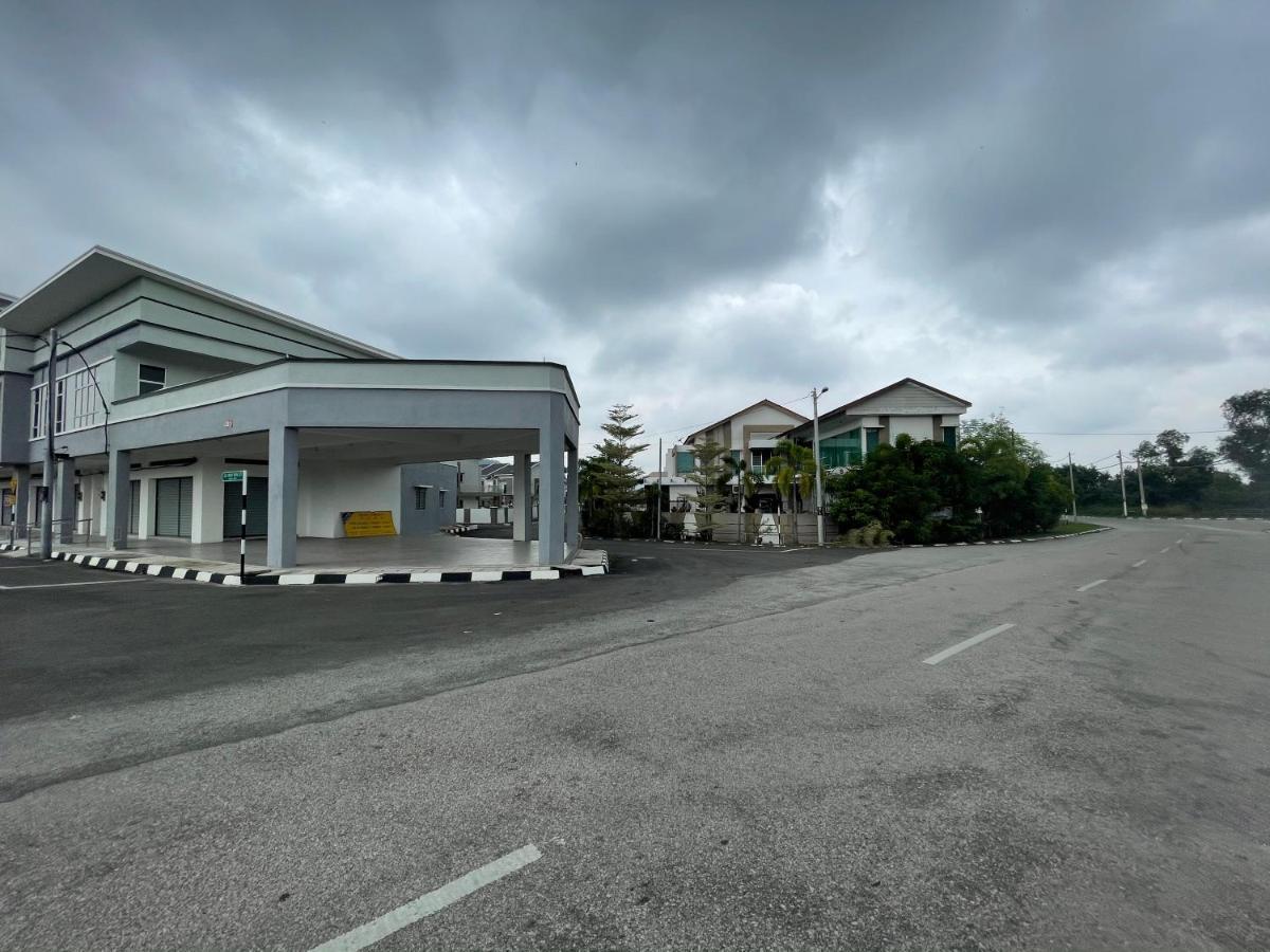 No 61 Nazirin Homestay Tmn Indah Raya 2 Manjung Lumut Extérieur photo